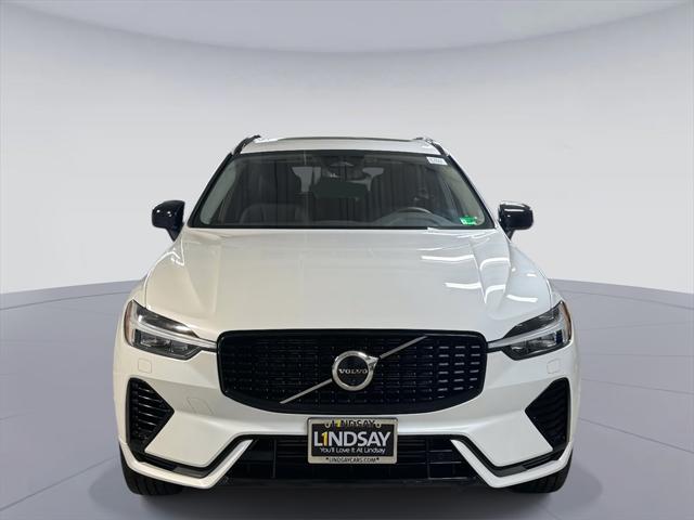 2023 Volvo XC60 Recharge T8 Plus Dark Theme