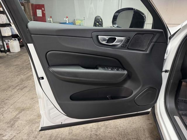 2023 Volvo XC60 Recharge T8 Plus Dark Theme