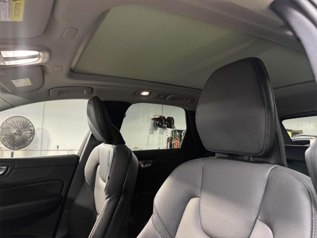 2023 Volvo XC60 Recharge T8 Plus Dark Theme