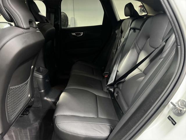 2023 Volvo XC60 Recharge T8 Plus Dark Theme