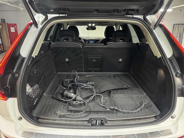 2023 Volvo XC60 Recharge T8 Plus Dark Theme