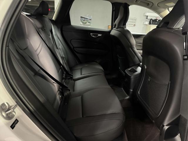 2023 Volvo XC60 Recharge T8 Plus Dark Theme