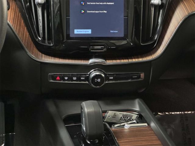 2023 Volvo XC60 Recharge T8 Plus Dark Theme