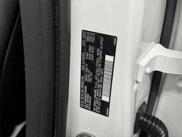 2023 Volvo XC60 Recharge T8 Plus Dark Theme
