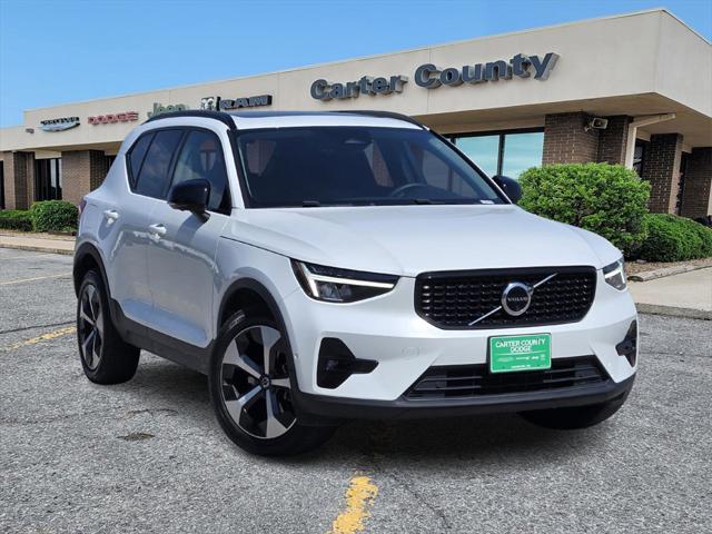 2023 Volvo XC40 B4 Ultimate Dark Theme