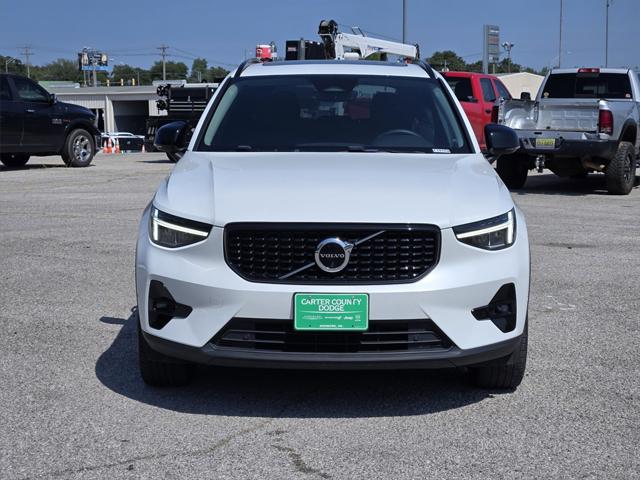 2023 Volvo XC40 B4 Ultimate Dark Theme
