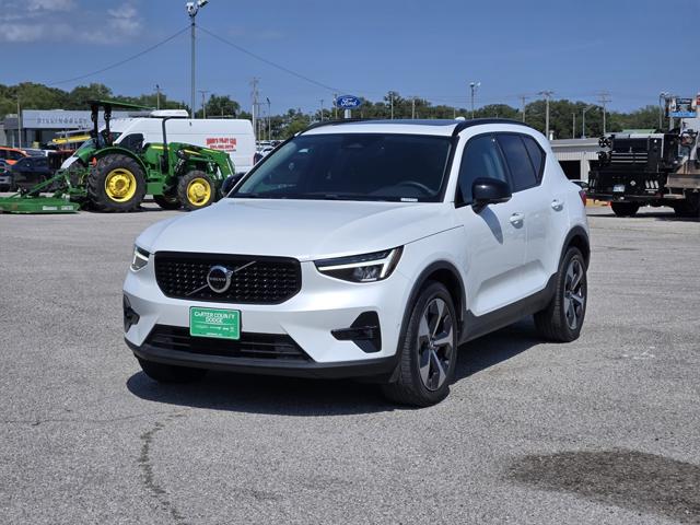 2023 Volvo XC40 B4 Ultimate Dark Theme