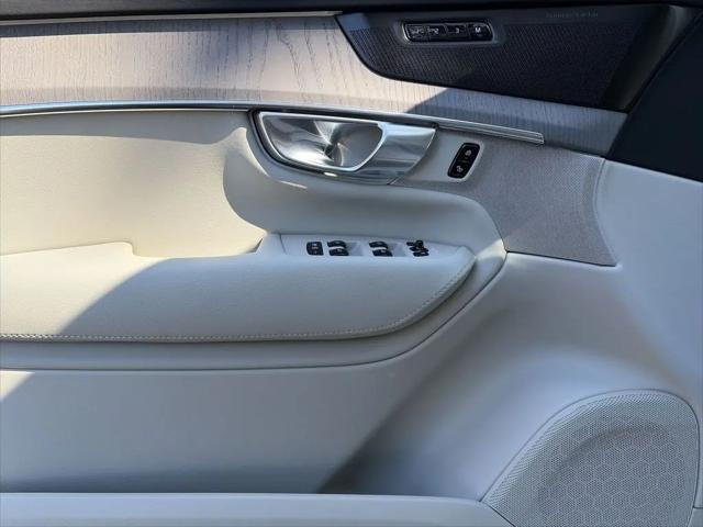2026 Volvo XC90 Ultra, B6 AWD Gas (mild hybrid), Gasoline, Bright, 7 Seats