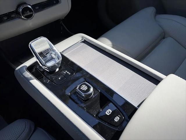 2026 Volvo XC90 Ultra, B6 AWD Gas (mild hybrid), Gasoline, Bright, 7 Seats