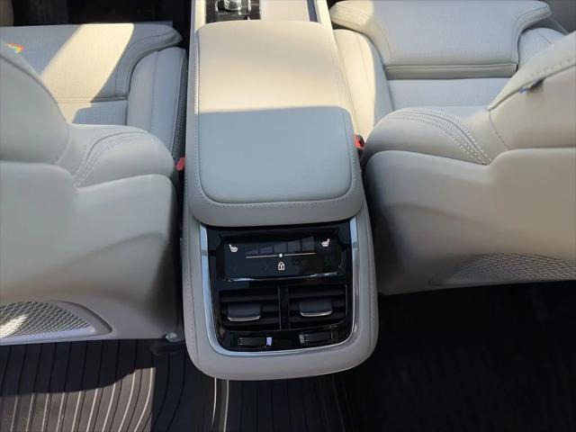 2026 Volvo XC90 Ultra, B6 AWD Gas (mild hybrid), Gasoline, Bright, 7 Seats