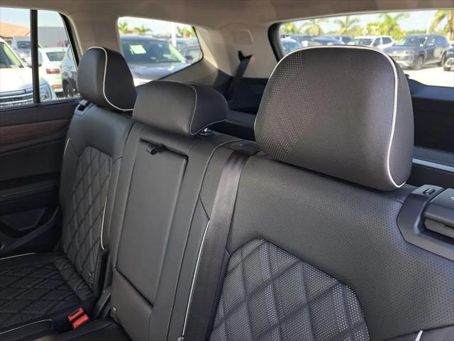 2025 Volkswagen Atlas 2.0T SEL Premium R-Line