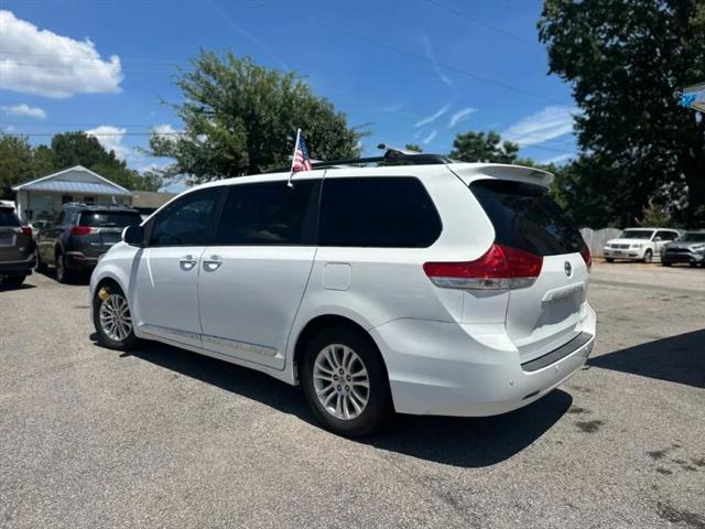 2013 Toyota Sienna XLE V6 8 Passenger