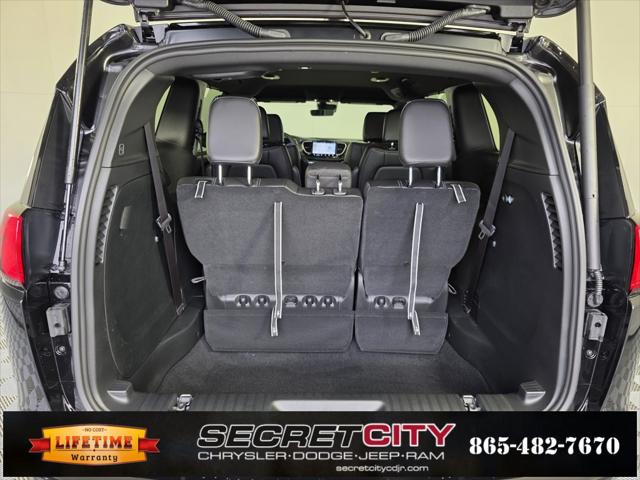 2026 Chrysler Voyager LX