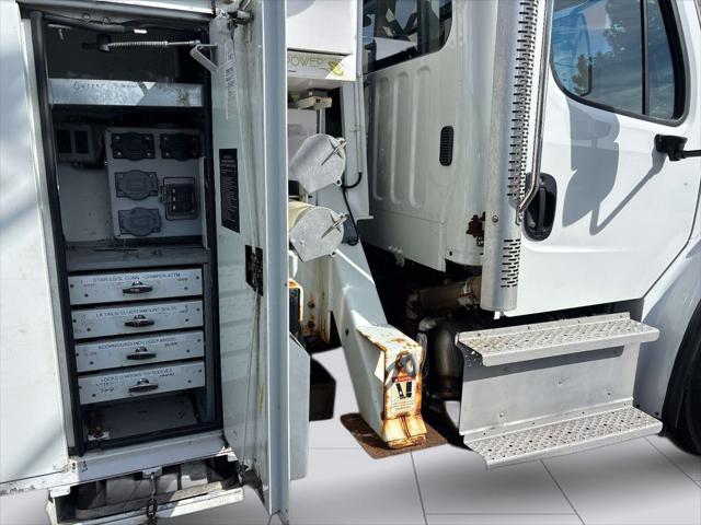 2016 Freightliner M2 106