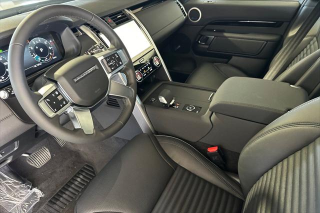2025 Land Rover Discovery P300 S