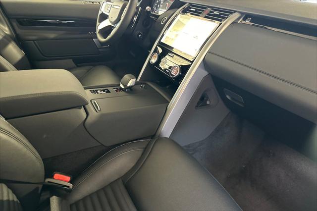 2025 Land Rover Discovery P300 S