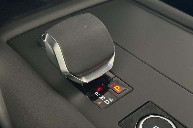 2025 Land Rover Discovery P300 S