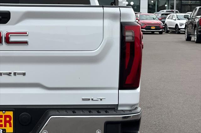 2025 GMC Sierra 2500HD 4WD Crew Cab Standard Bed SLT
