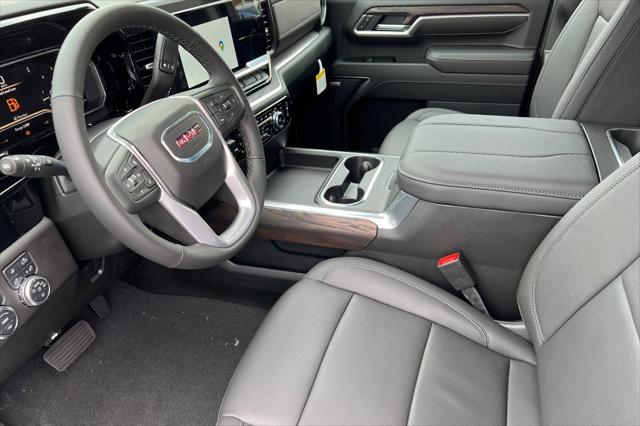 2025 GMC Sierra 2500HD 4WD Crew Cab Standard Bed SLT