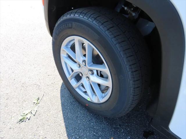 2025 Jeep Grand Cherokee GRAND CHEROKEE LAREDO X 4X4