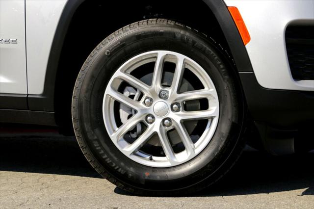 2025 Jeep Grand Cherokee GRAND CHEROKEE LAREDO X 4X4