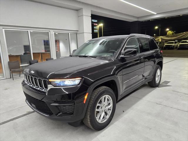 2025 Jeep Grand Cherokee GRAND CHEROKEE LAREDO X 4X4