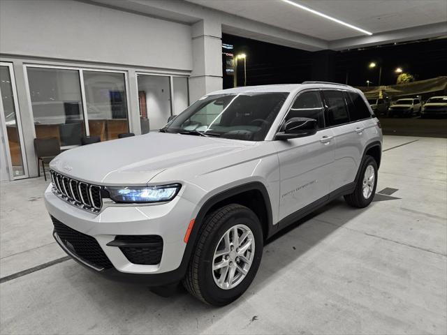 2025 Jeep Grand Cherokee GRAND CHEROKEE LAREDO X 4X4