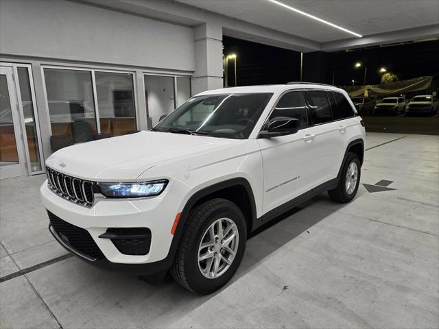 2025 Jeep Grand Cherokee GRAND CHEROKEE LAREDO X 4X4