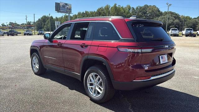 2025 Jeep Grand Cherokee Laredo X 4x4