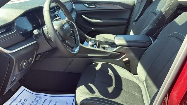2025 Jeep Grand Cherokee Laredo X 4x4