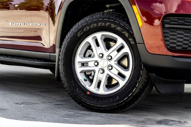 2025 Jeep Grand Cherokee GRAND CHEROKEE LAREDO 4X2