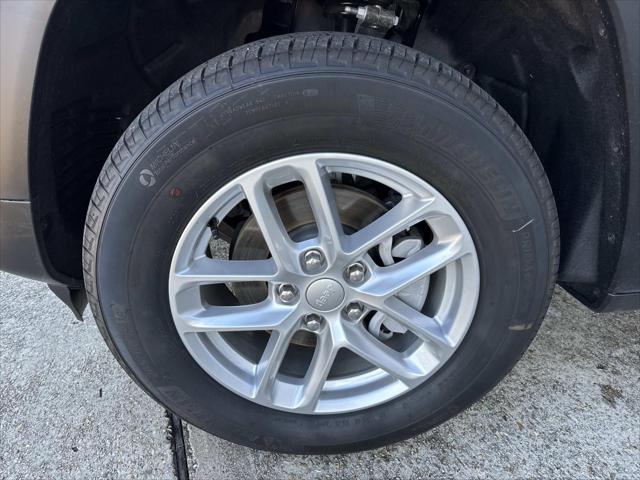 2025 Jeep Grand Cherokee GRAND CHEROKEE LAREDO X 4X2