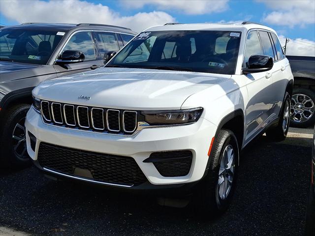 2025 Jeep Grand Cherokee GRAND CHEROKEE LAREDO X 4X4