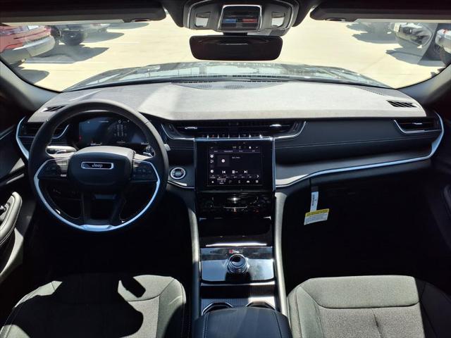 2025 Jeep Grand Cherokee GRAND CHEROKEE LAREDO 4X2