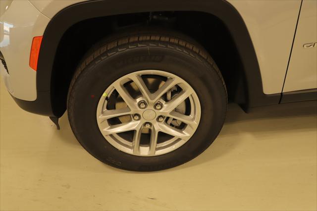 2025 Jeep Grand Cherokee GRAND CHEROKEE LAREDO X 4X2