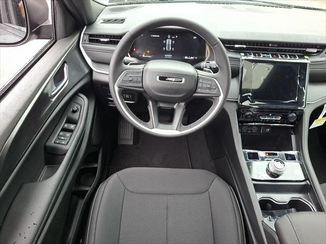 2025 Jeep Grand Cherokee Laredo X 4x4