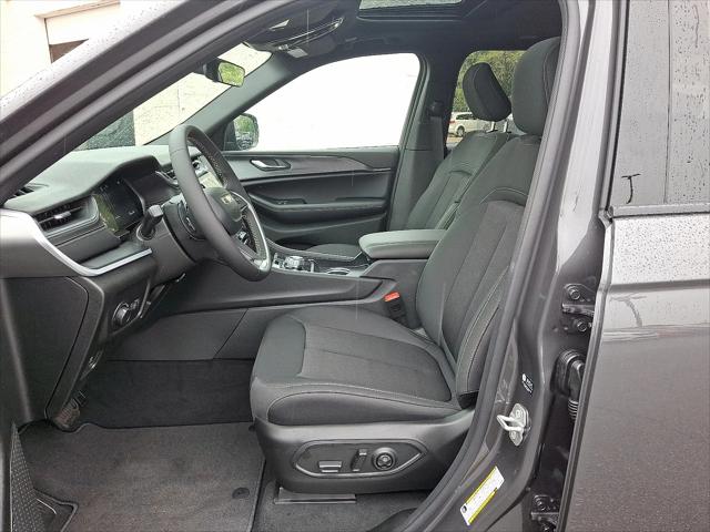2025 Jeep Grand Cherokee Laredo X 4x4