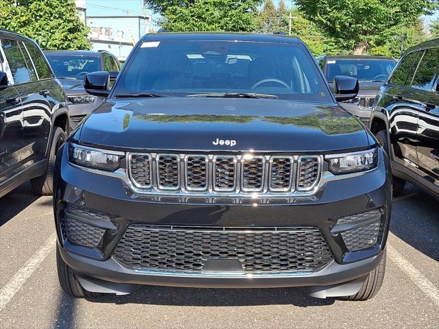 2025 Jeep Grand Cherokee GRAND CHEROKEE LAREDO X 4X4
