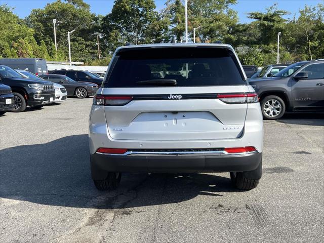 2025 Jeep Grand Cherokee Laredo X 4x4
