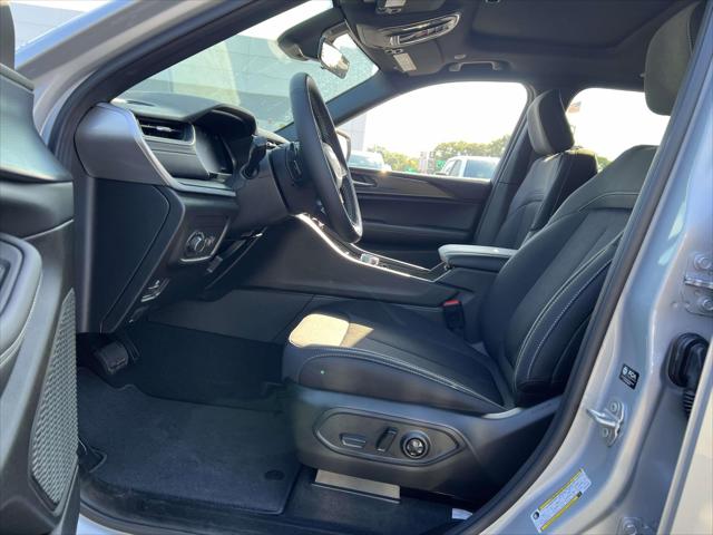 2025 Jeep Grand Cherokee Laredo X 4x4