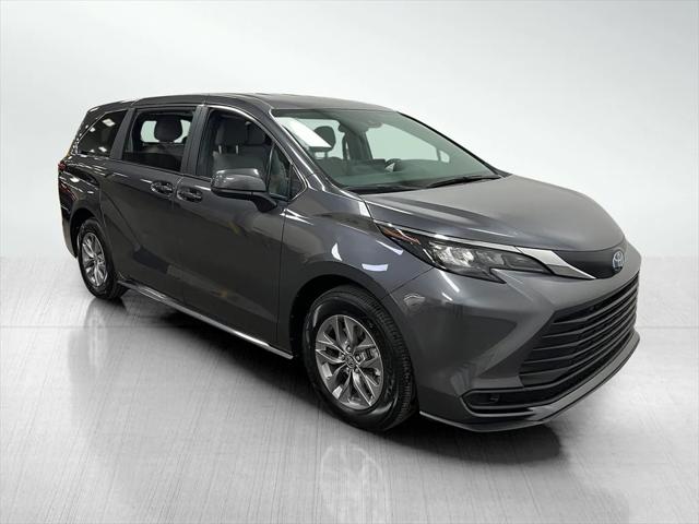 2025 Toyota Sienna LE