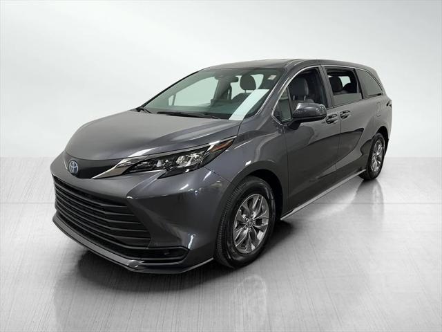 2025 Toyota Sienna LE