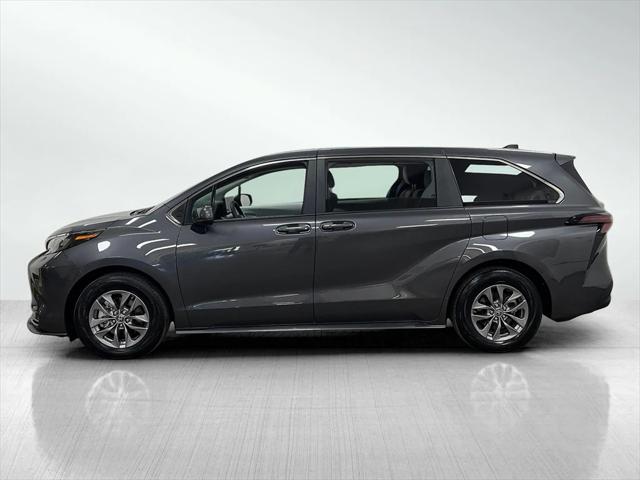 2025 Toyota Sienna LE