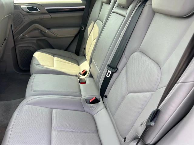 2012 Porsche Cayenne Standard