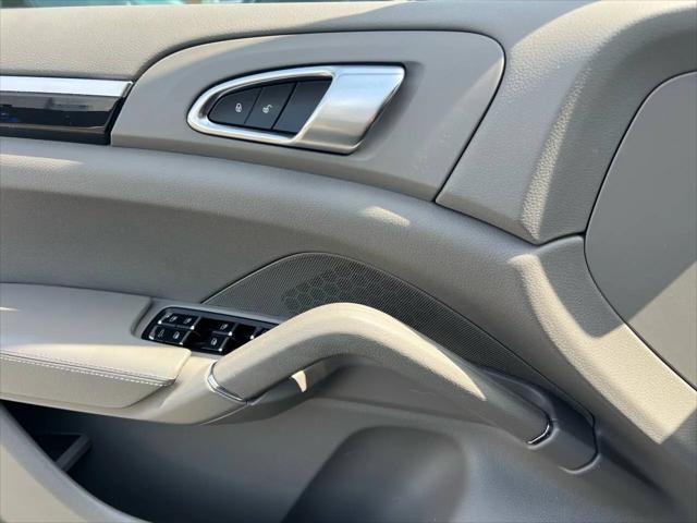 2012 Porsche Cayenne Standard