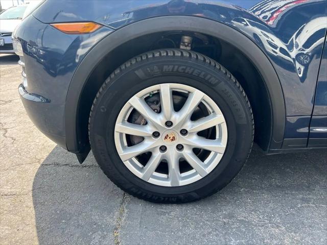 2012 Porsche Cayenne Standard