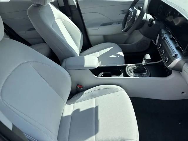 2025 Hyundai Kona SE