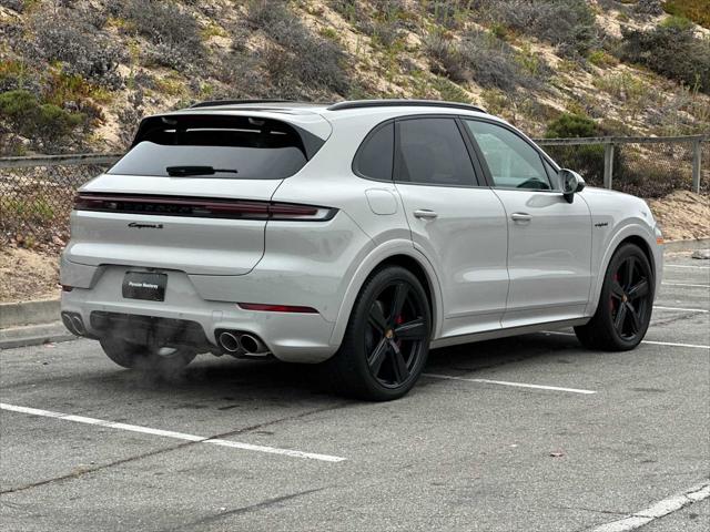 2025 Porsche Cayenne E-Hybrid S