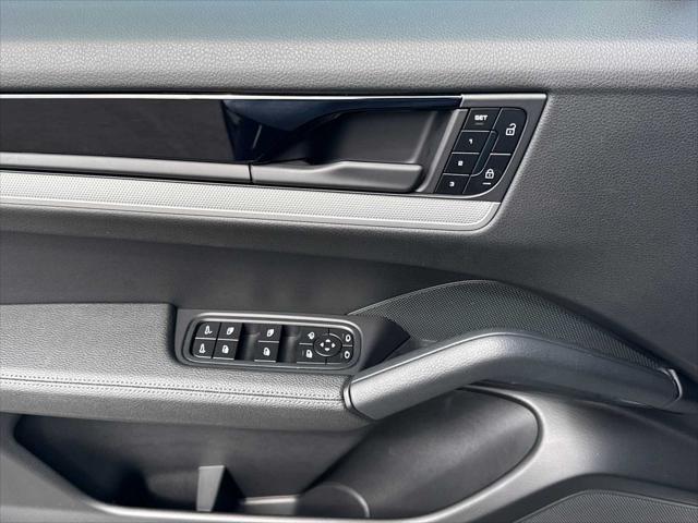 2025 Porsche Cayenne AWD