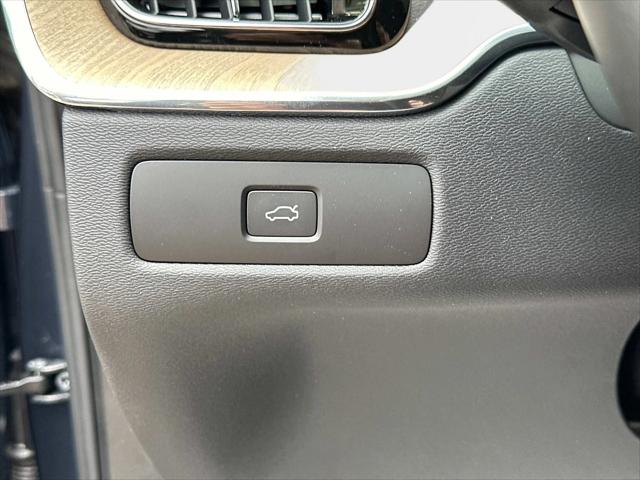 2026 Volvo XC60 B5 Core